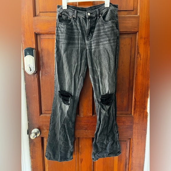 American Eagle Outfitters Denim - American Eagle ’90s Bootcut Jeans Black Distressed Knees Size 10 Long Real Good